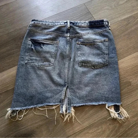 H&M Divided Distressed Jean Denim Raw Hem Skirt Womens Size 10 - Picture 7 of 7